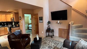 Mountain Heather, 2 Bedrooms | Living area | 32-inch LCD TV with cable channels, TV, fireplace