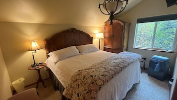 Alpehytte – superior, 2 soverom | 2 soverom, senger med overmadrass og strykejern/-brett