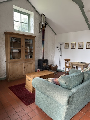 Cottage, Ensuite (no. 4 Warbler) | Lounge - Moorshead Farm (Cowbridge)
