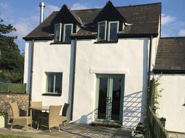 Cottage, Private Bathroom (2 Swallow) | Garden