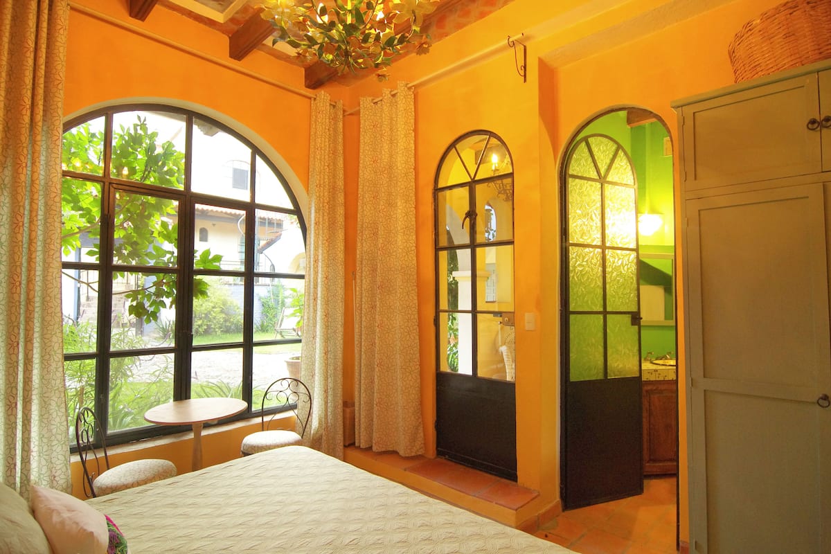 1 bedroom, individually decorated, individually furnished