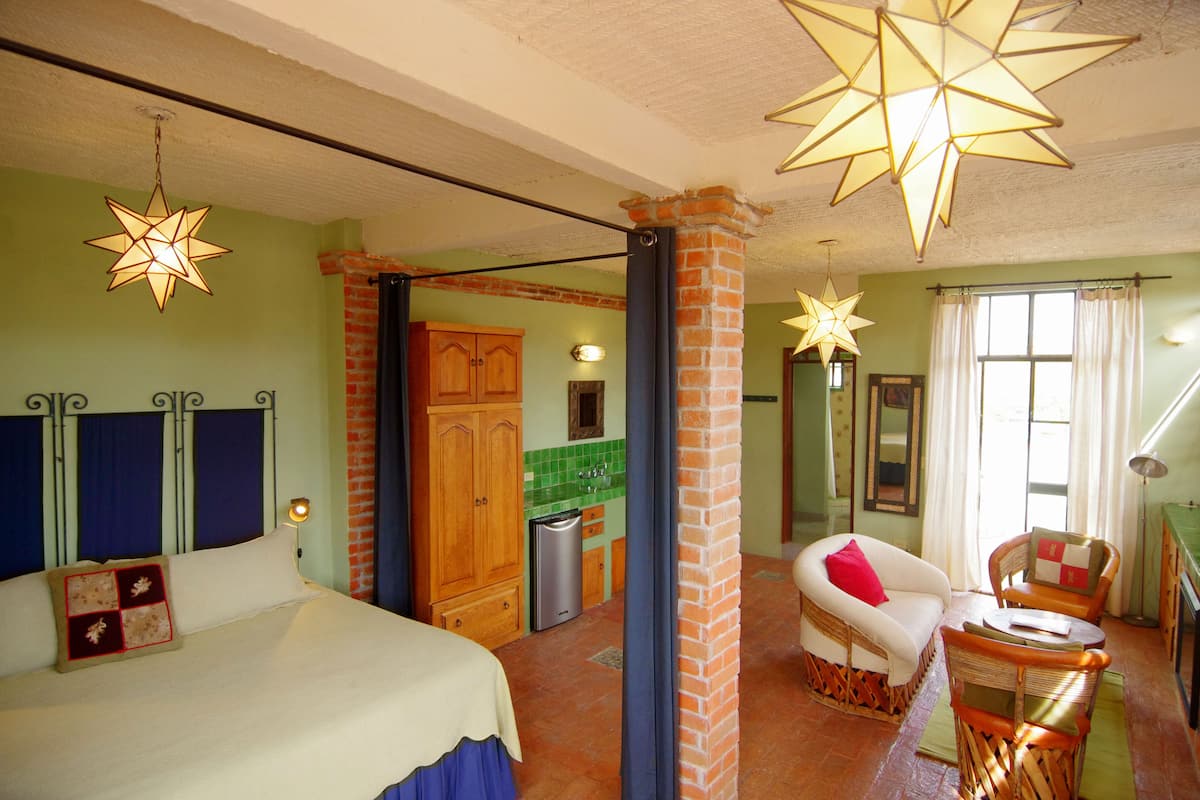 La Vista Suite | Tabla de planchar con plancha, wifi gratis y decoración personalizada 