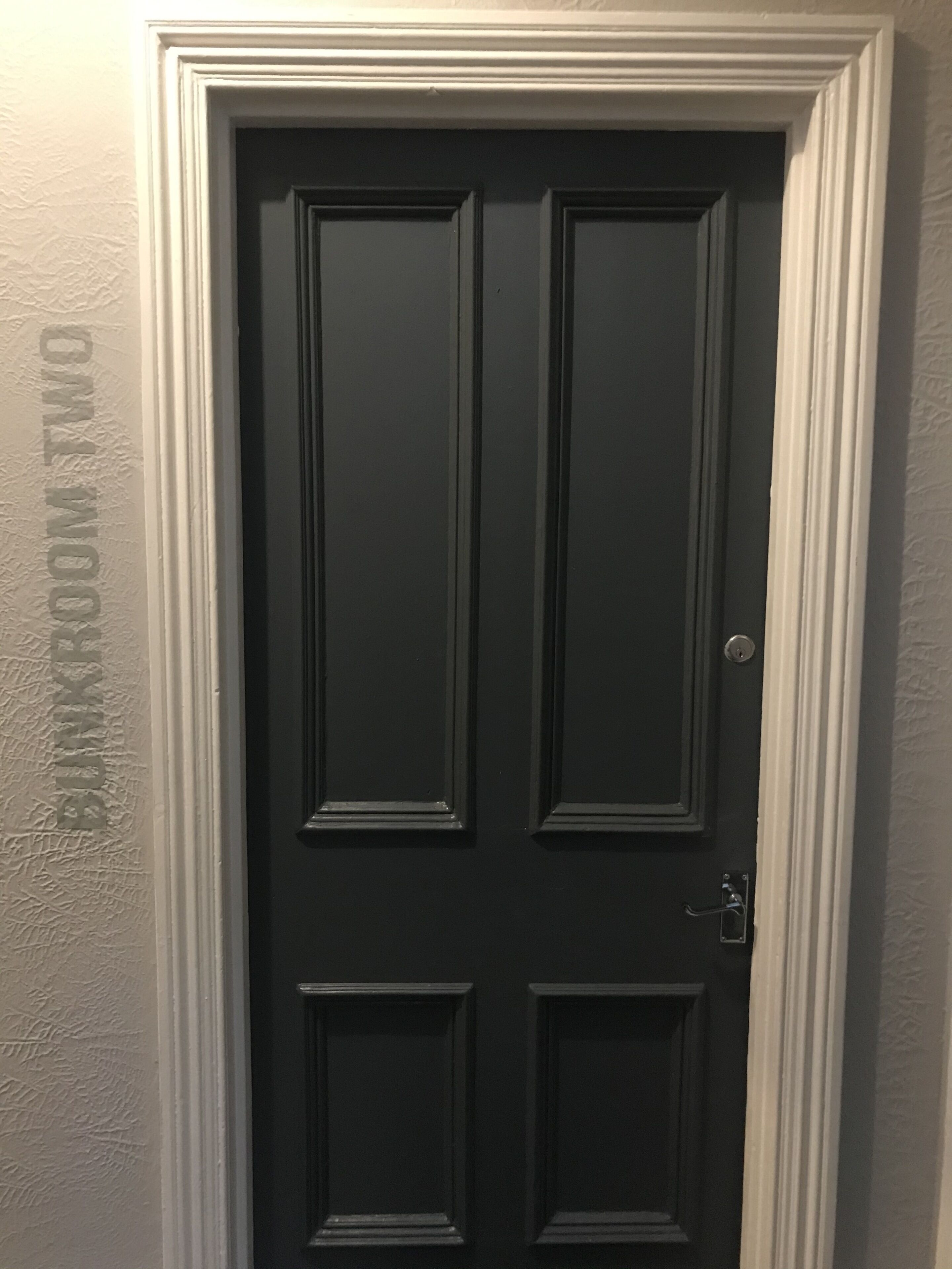 Habitación básica, 1 habitación, baño privado (4 guests) | Tabla de planchar con plancha y ropa de cama 