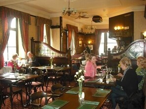 Breakfast, lunch and dinner served - Newcastle House Hotel (Morpeth)