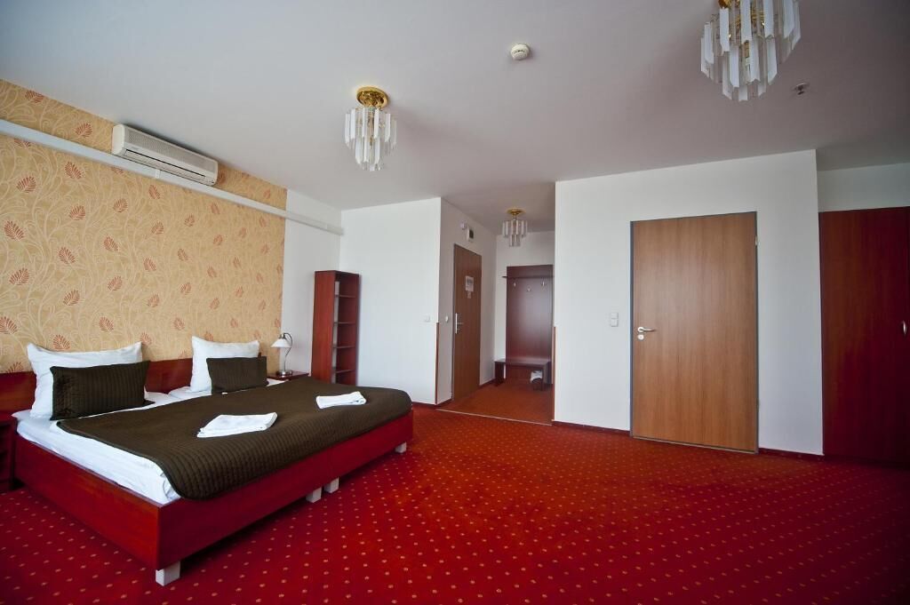 Photo - Canada Hotel