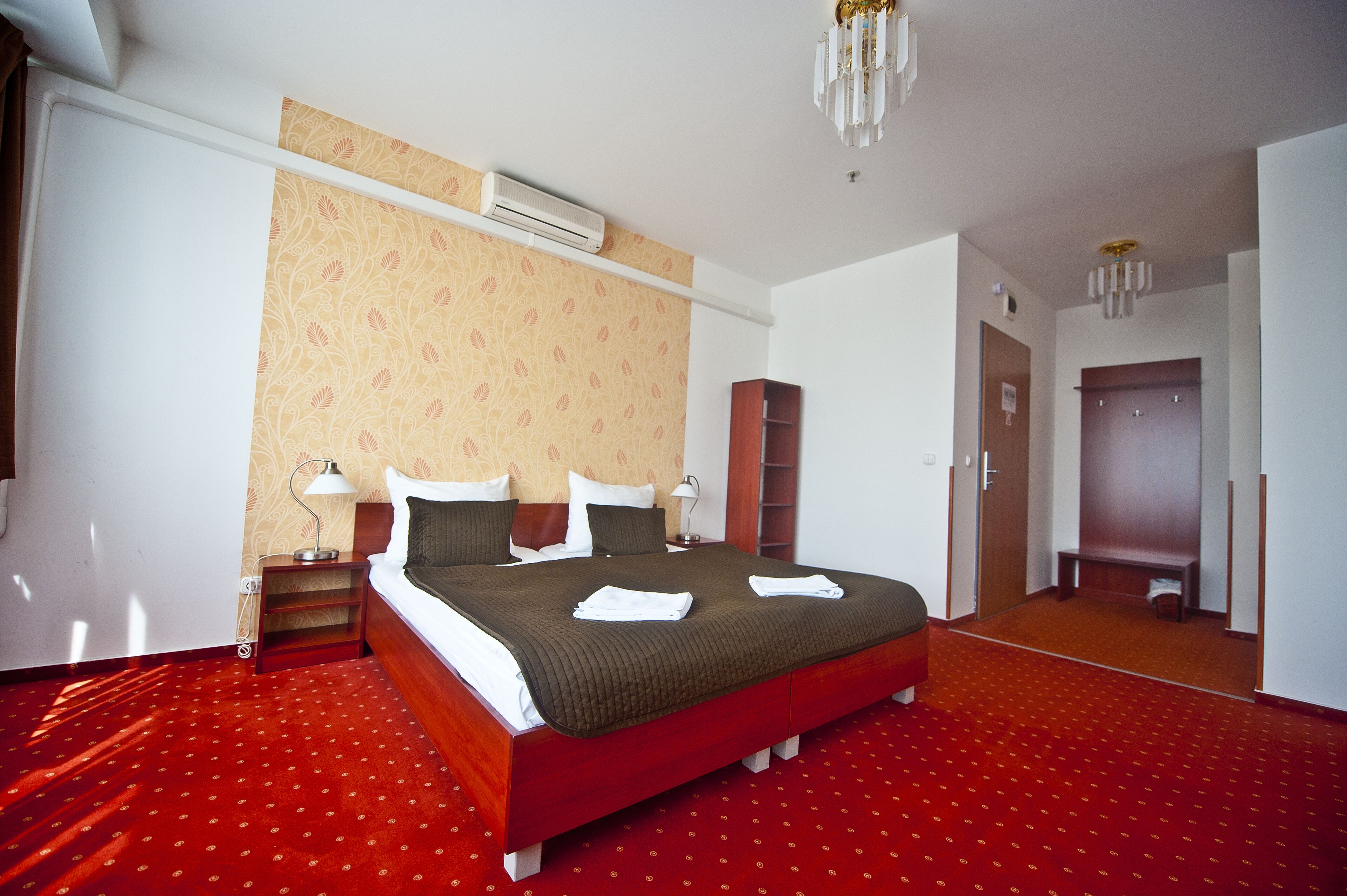 Photo - Canada Hotel