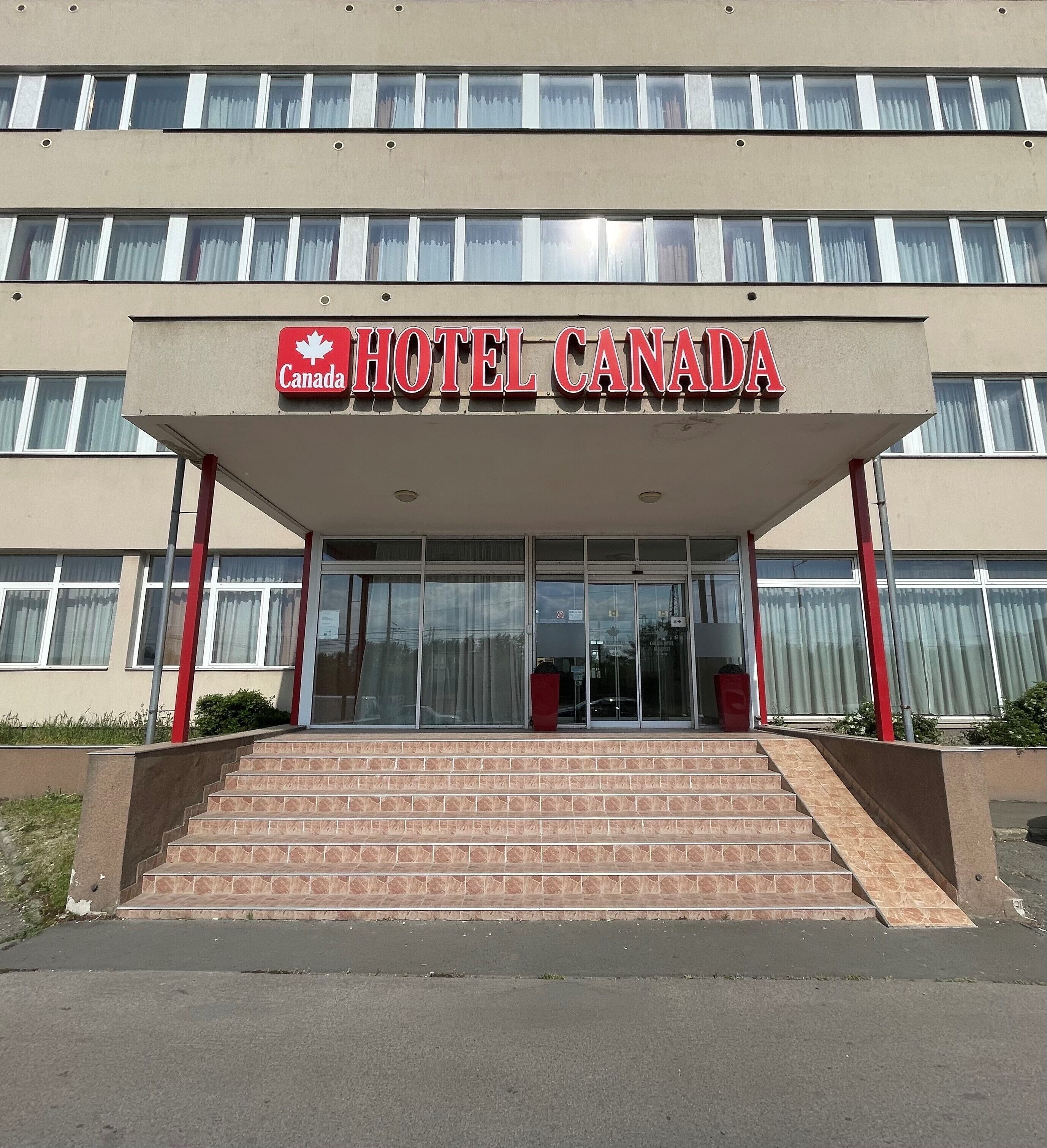 Photo - Canada Hotel