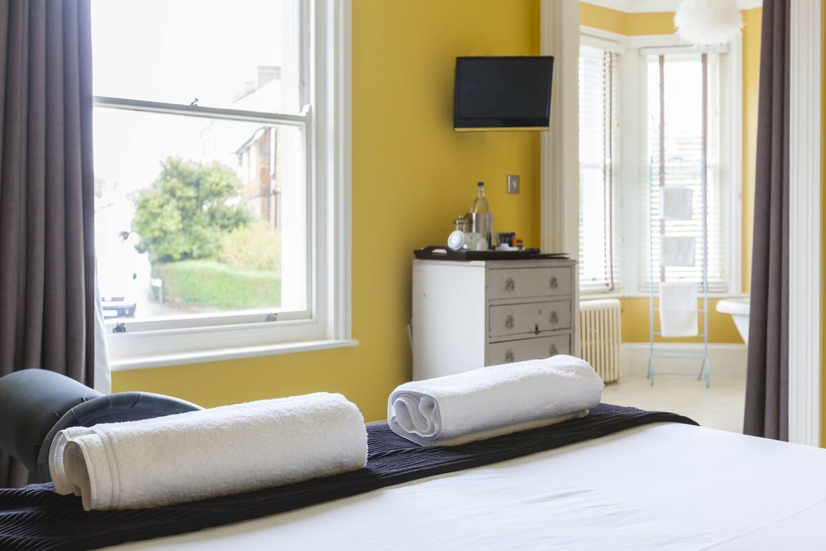 Superior Double Room, 1 Double Bed, Bathtub | Premium bedding, individually decorated, individually furnished