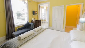 Superior Double Room, 1 Double Bed, Bathtub | Premium bedding, individually decorated, individually furnished