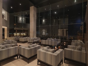 3 bars, lounge dans le hall