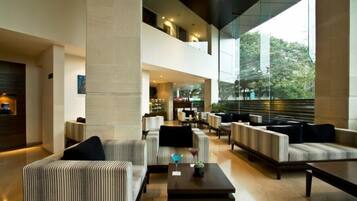 3 bares o lounges, lounge en el lobby