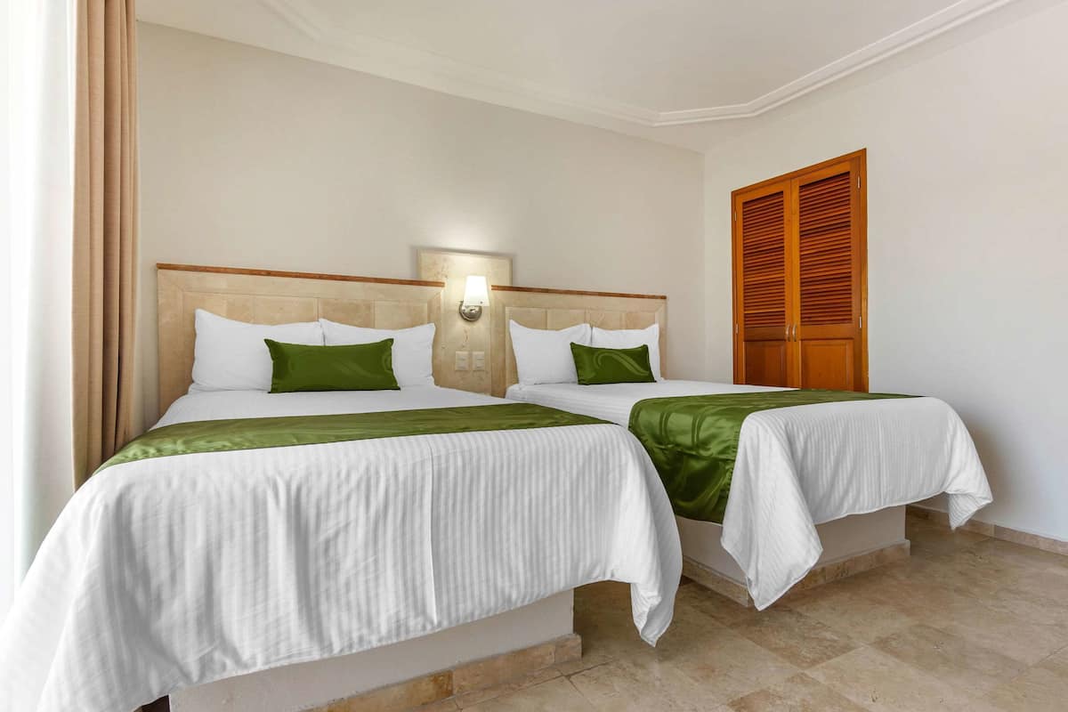 1 bedroom, pillow-top beds, in-room safe, desk