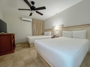 Standard Double Room, 2 Double Beds | 1 bedroom, pillowtop beds, in-room safe, desk - Quality Inn Mazatlan (Mazatlán)