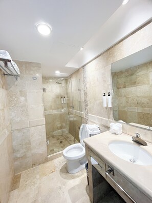 Standard Double Room, 2 Double Beds, Non Smoking, Balcony | 1 bedroom, pillowtop beds, in-room safe, desk - Quality Inn Mazatlan (Mazatlán)