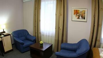 Chambre Standard avec lits jumeaux | Coin séjour