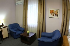 Standard Twin Room | Living area
