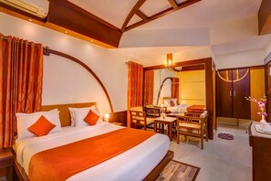 Deluxe Double or Twin Room, Non Smoking | Minibar, in-room safe, desk, blackout drapes