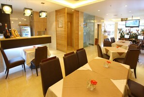 Breakfast, lunch, dinner served; international cuisine  - Sanouva Saigon Hotel (Ho Chi Minh City)