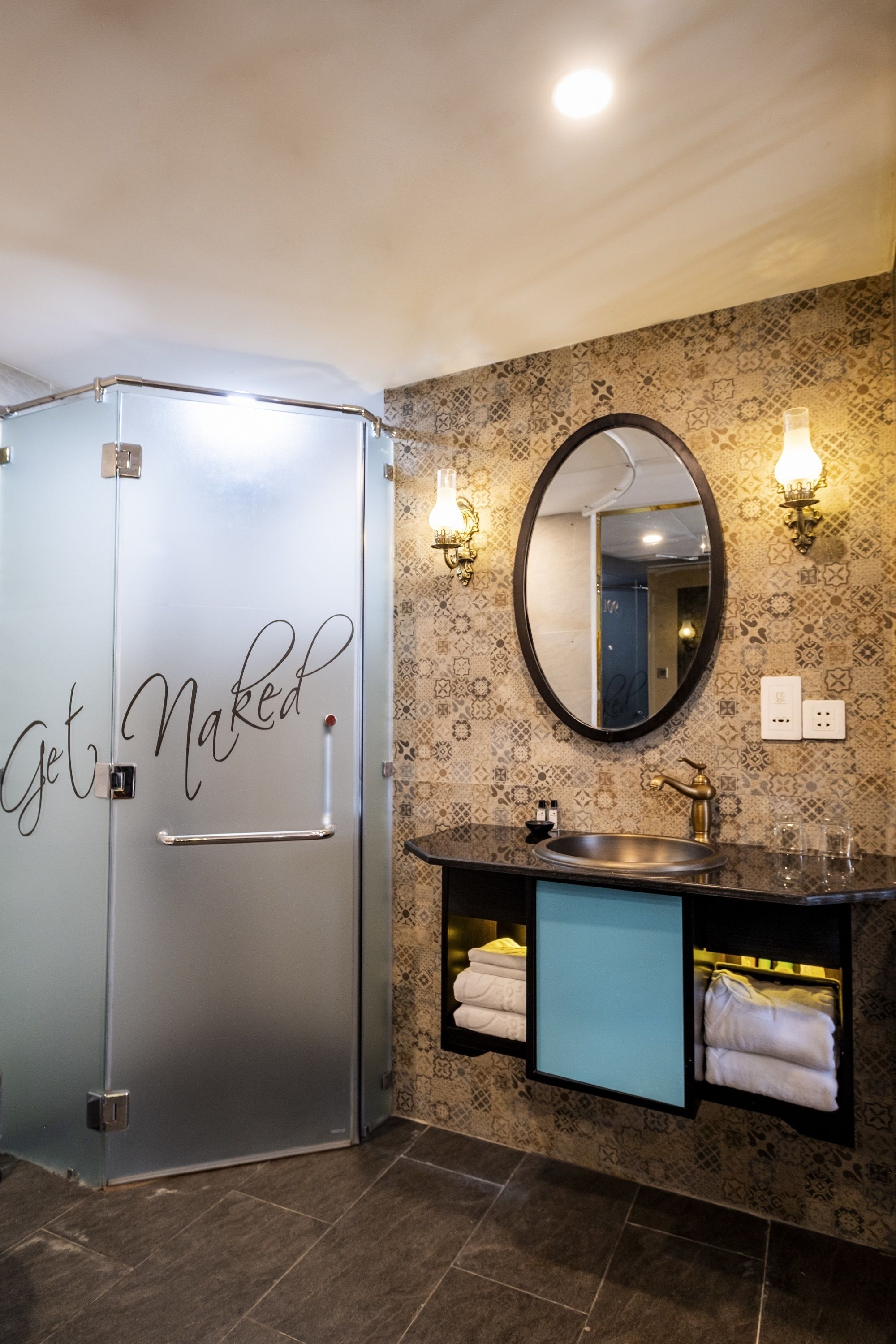 shower, free toiletries, hair dryer, slippers