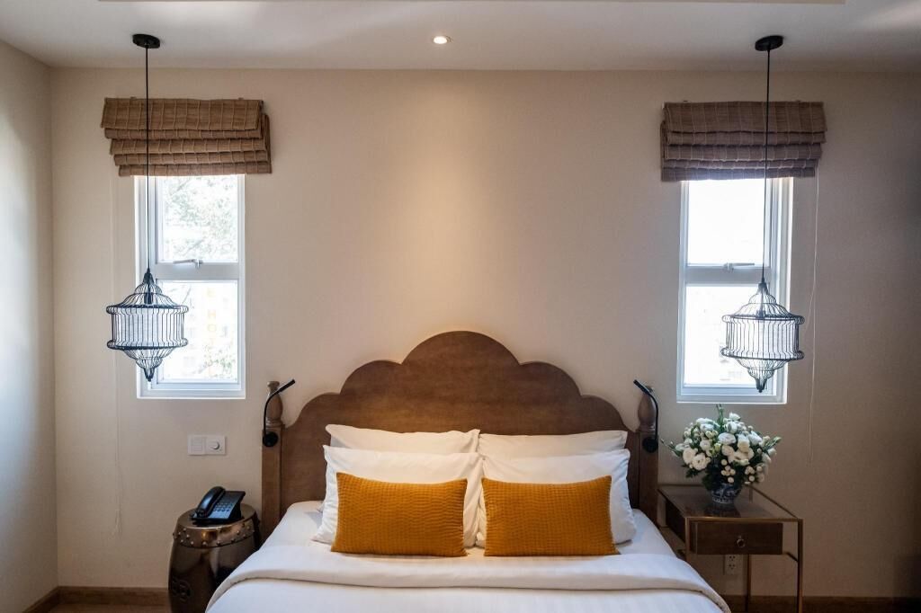 Minibar, safe på rommet, skrivebord og blendingsgardiner