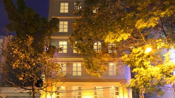 Façade de l’hébergement - soirée/nuit