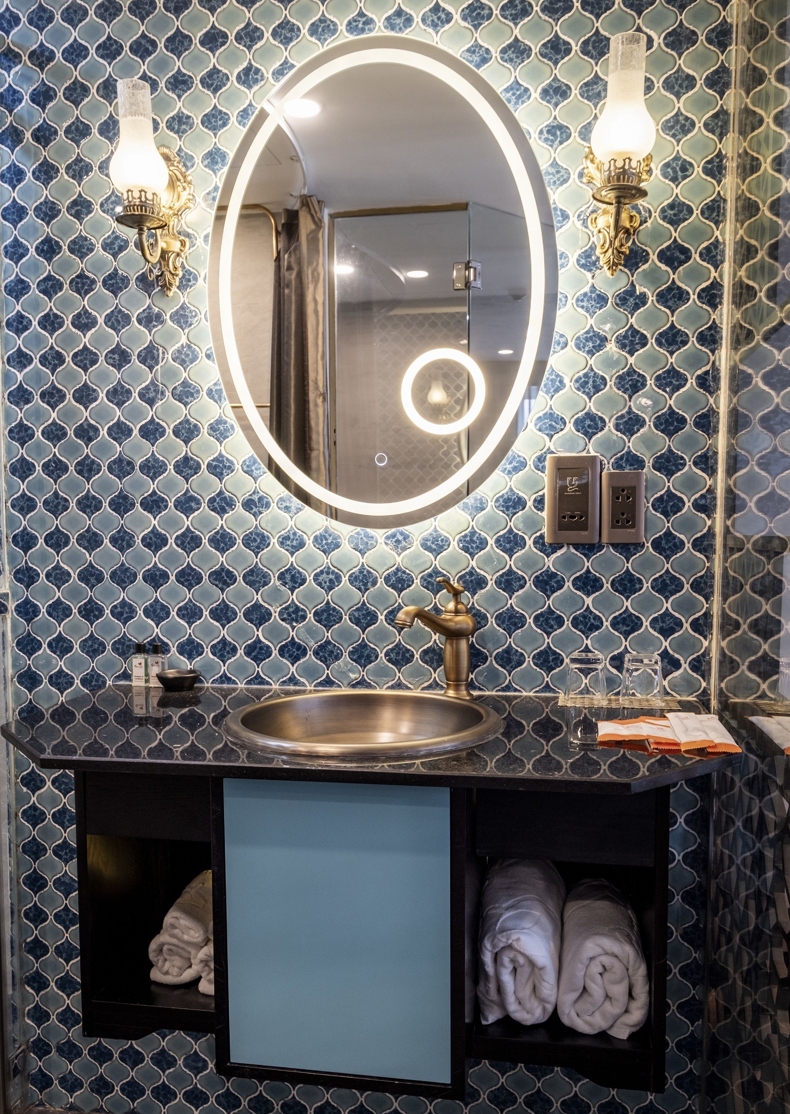 sanouva executive | bathroom | shower, free toiletries, hair dryer, slippers