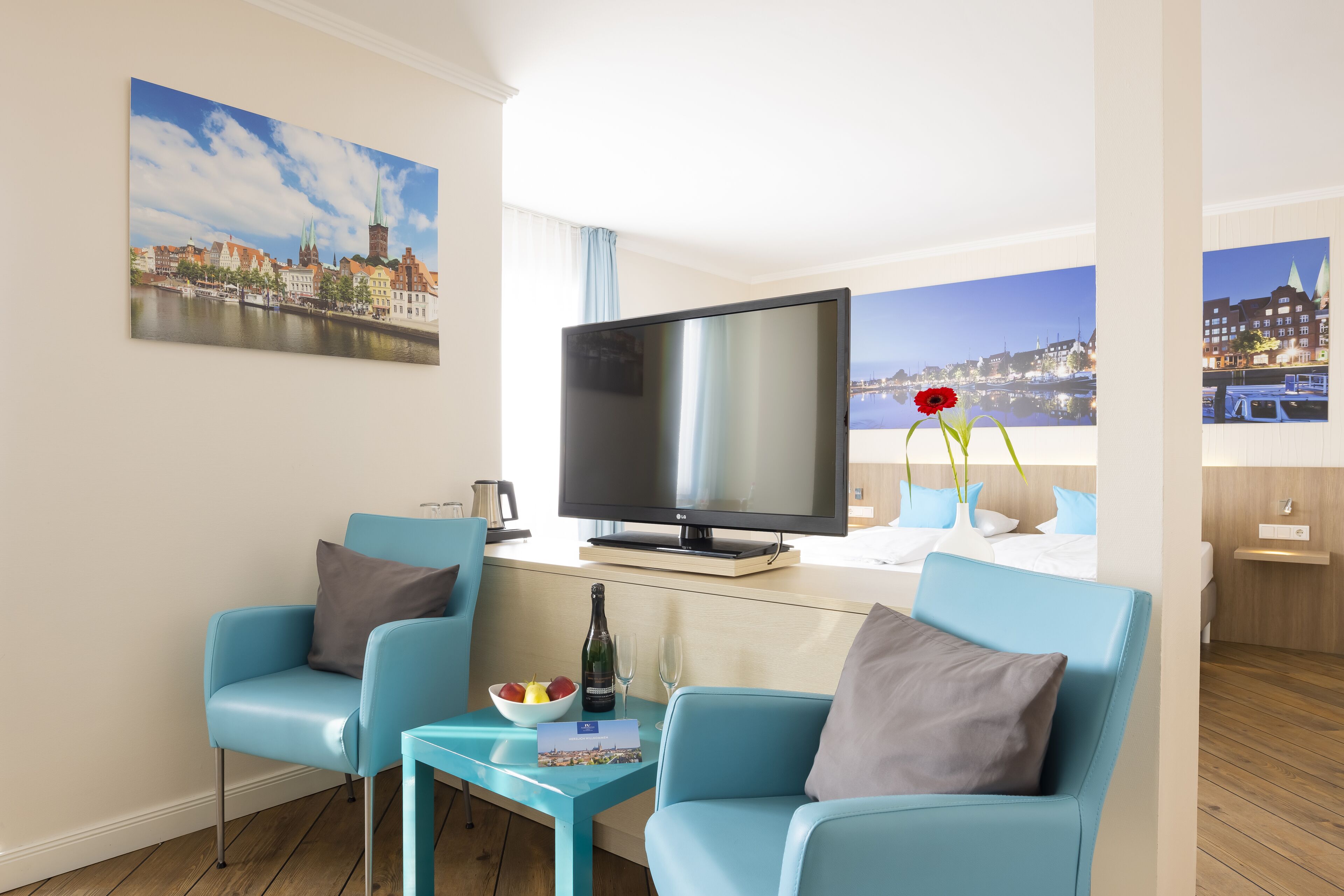 studio suite | hypo-allergenic bedding, in-room safe, desk, soundproofing