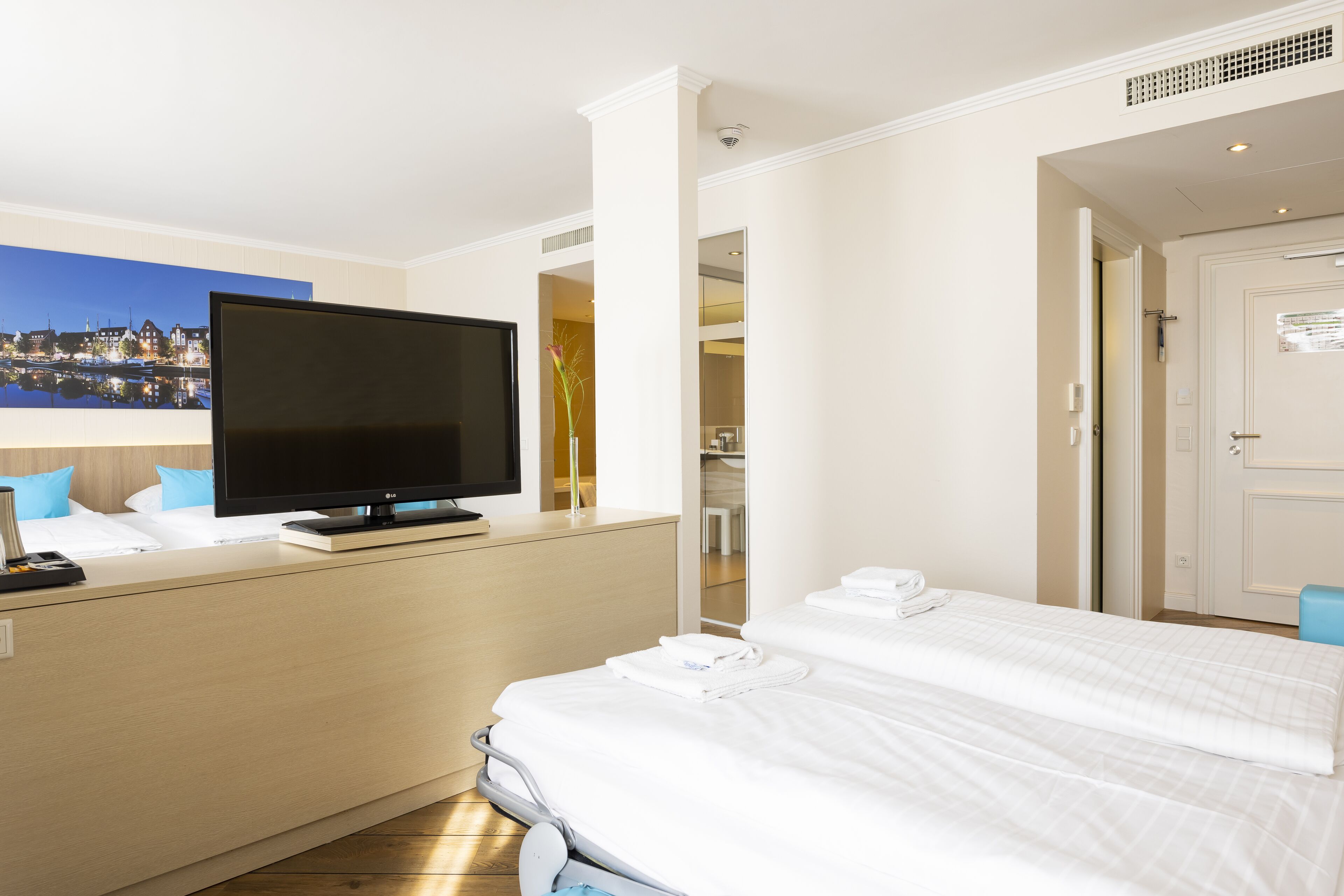 studio suite | hypo-allergenic bedding, in-room safe, desk, soundproofing