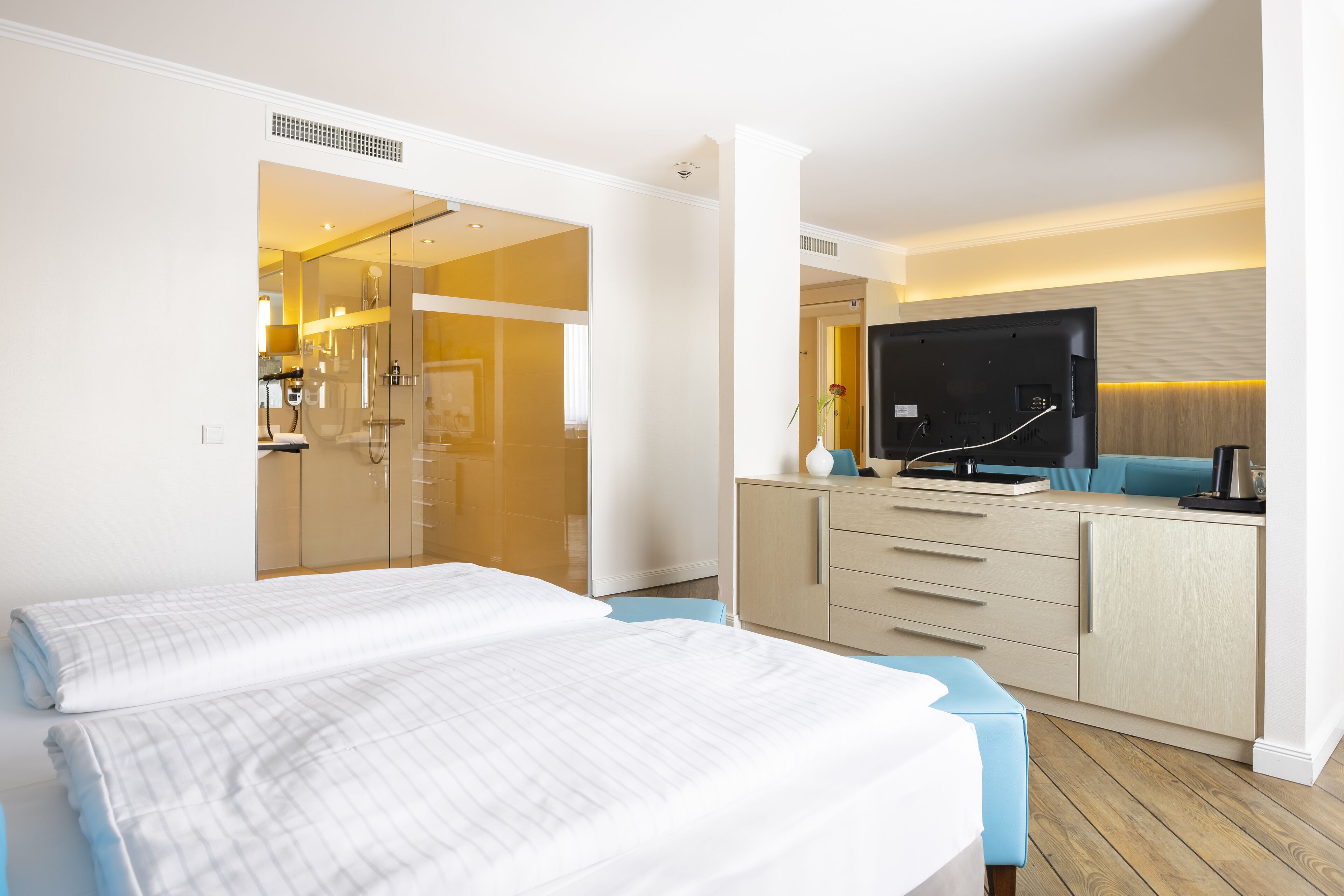 studio suite | hypo-allergenic bedding, in-room safe, desk, soundproofing