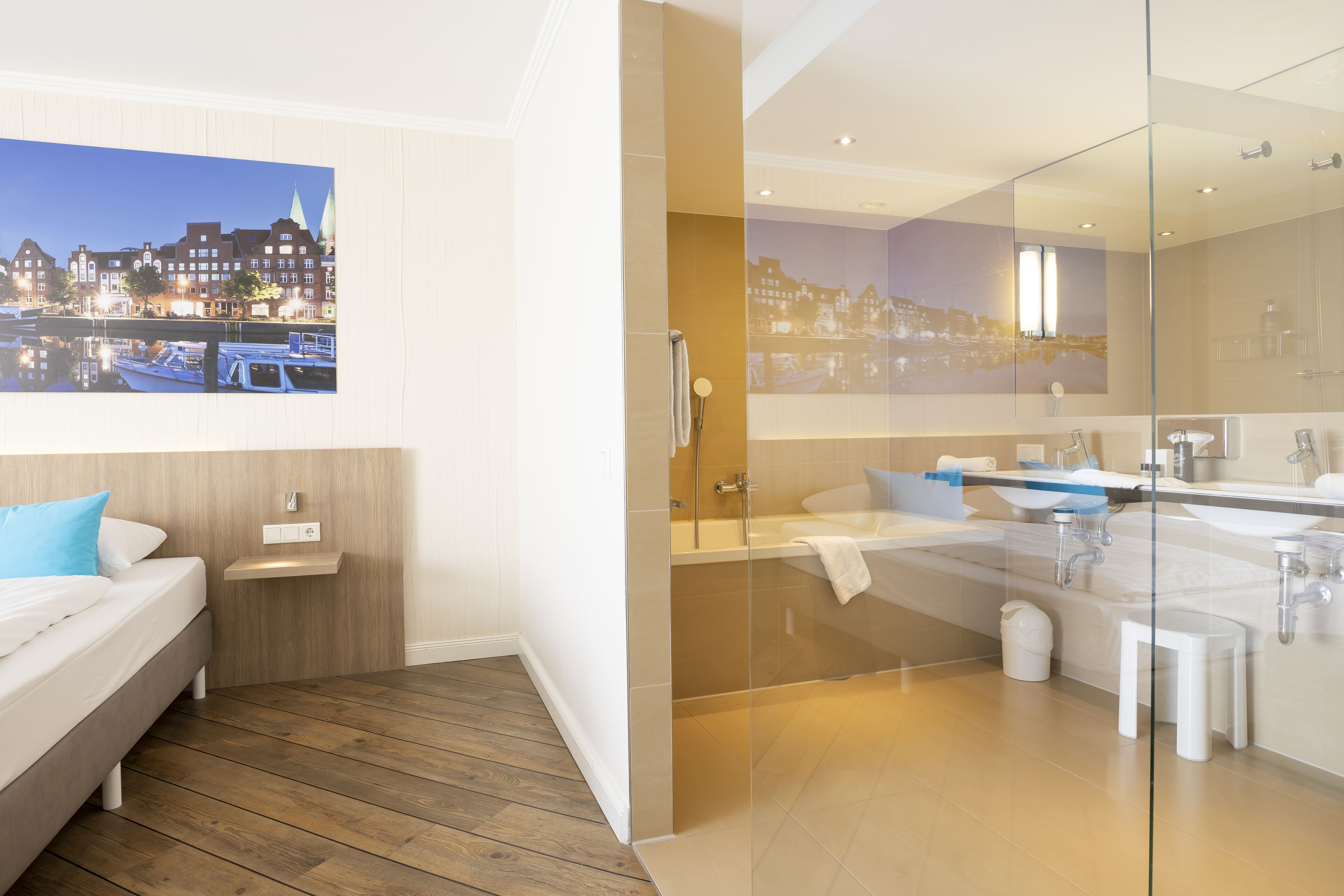 studio suite | hypo-allergenic bedding, in-room safe, desk, soundproofing