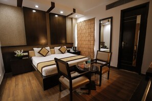 Habitación Premium, 1 cama de matrimonio grande | Escritorio, sistema de insonorización, wifi gratis
