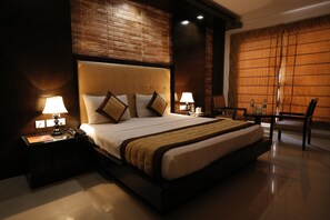 Deluxe Room, 1 King Bed | Desk, soundproofing, free WiFi - Hotel Delhi Pride (New Delhi)