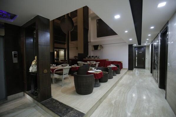 Breakfast, lunch and dinner served - Hotel Delhi Pride (New Delhi)