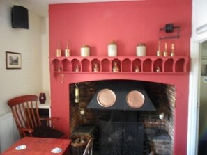 Living room - Pembroke Arms (Salisbury)