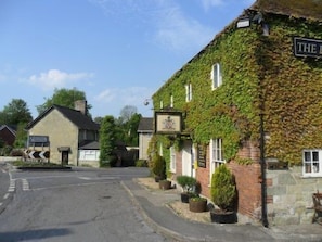 Exterior - Pembroke Arms (Salisbury)