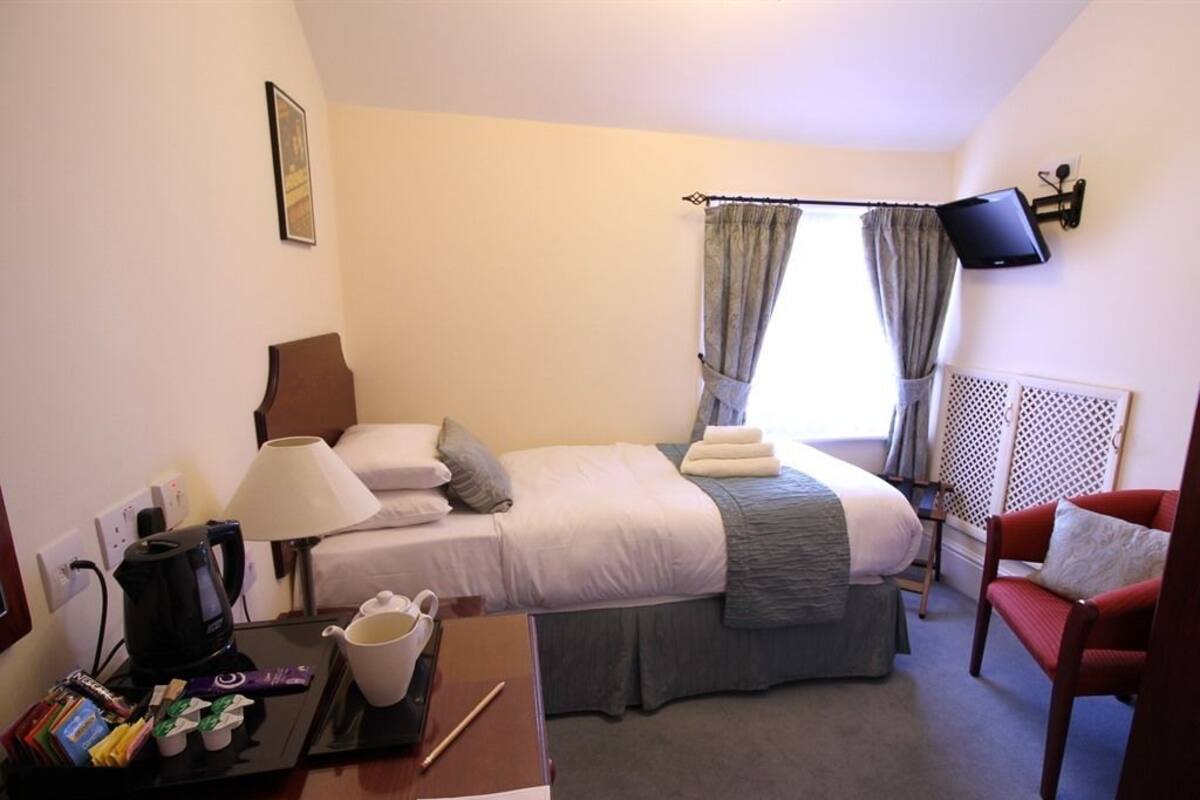 Single Room, 1 Twin Bed, Ensuite | In-room safe, desk, WiFi (free)