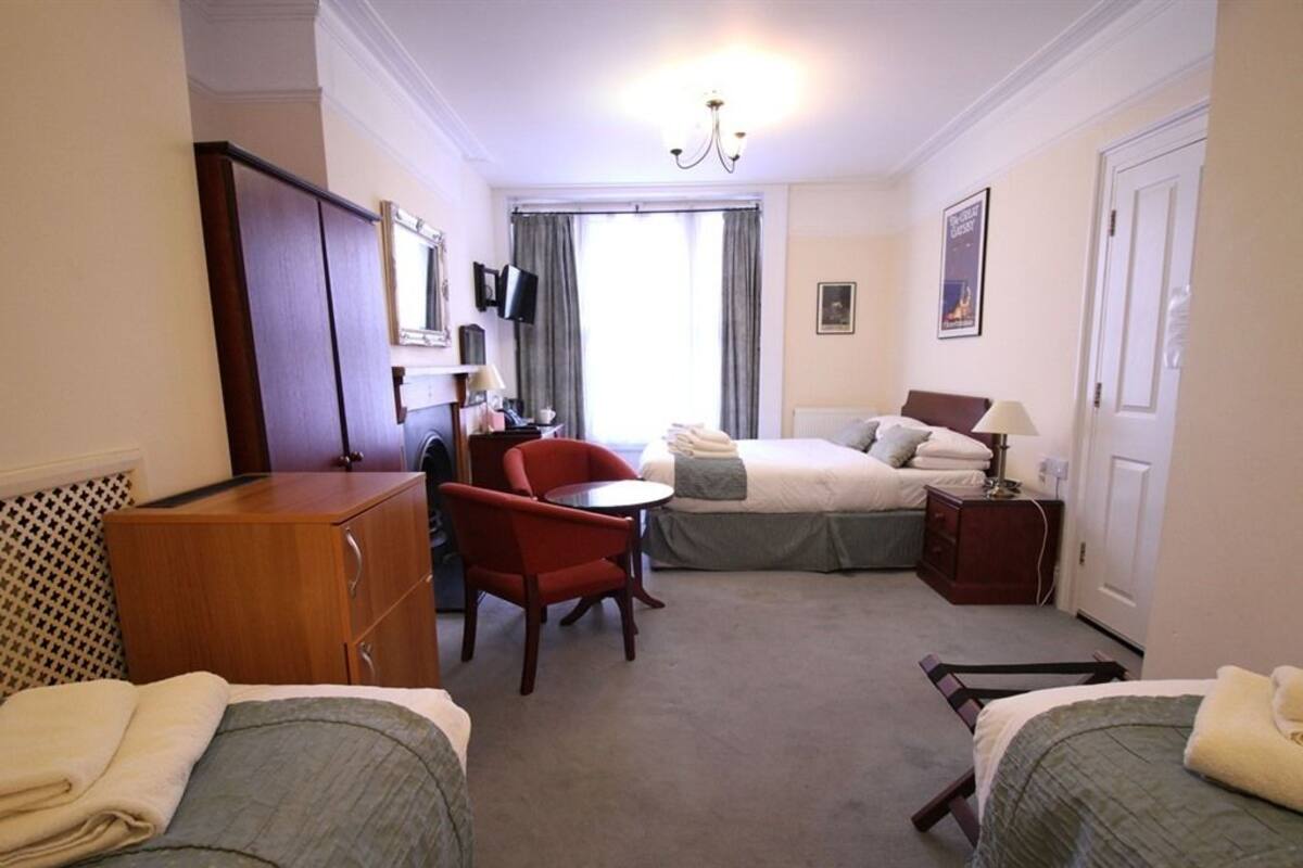 Family Quadruple Room, Multiple Beds, Ensuite | In-room safe, desk, WiFi (free)