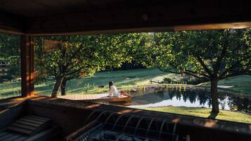 Sauna, Whirlpool, Dampfbad, Körperbehandlungen, Warmsteinmassagen
