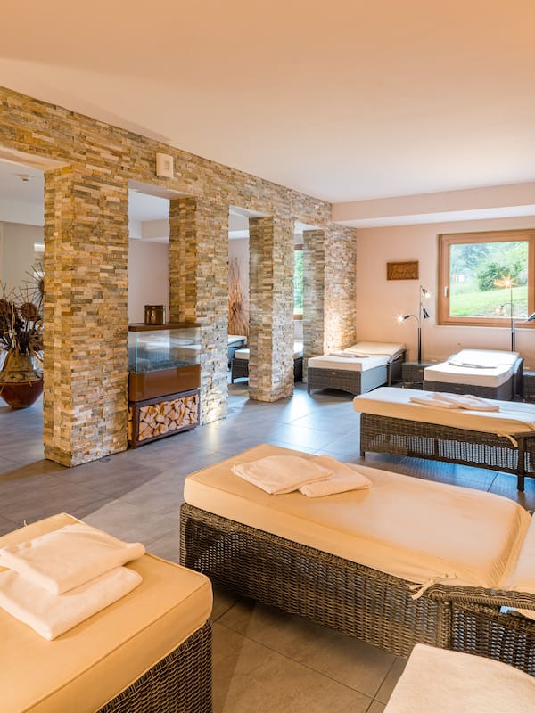 Sauna, hot tub, steam room, body treatments, hot stone massages