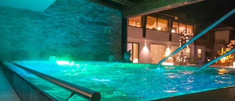 Indoor spa tub