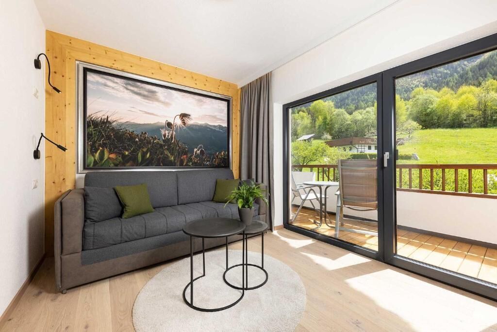 Family Room, Balcony, Valley View