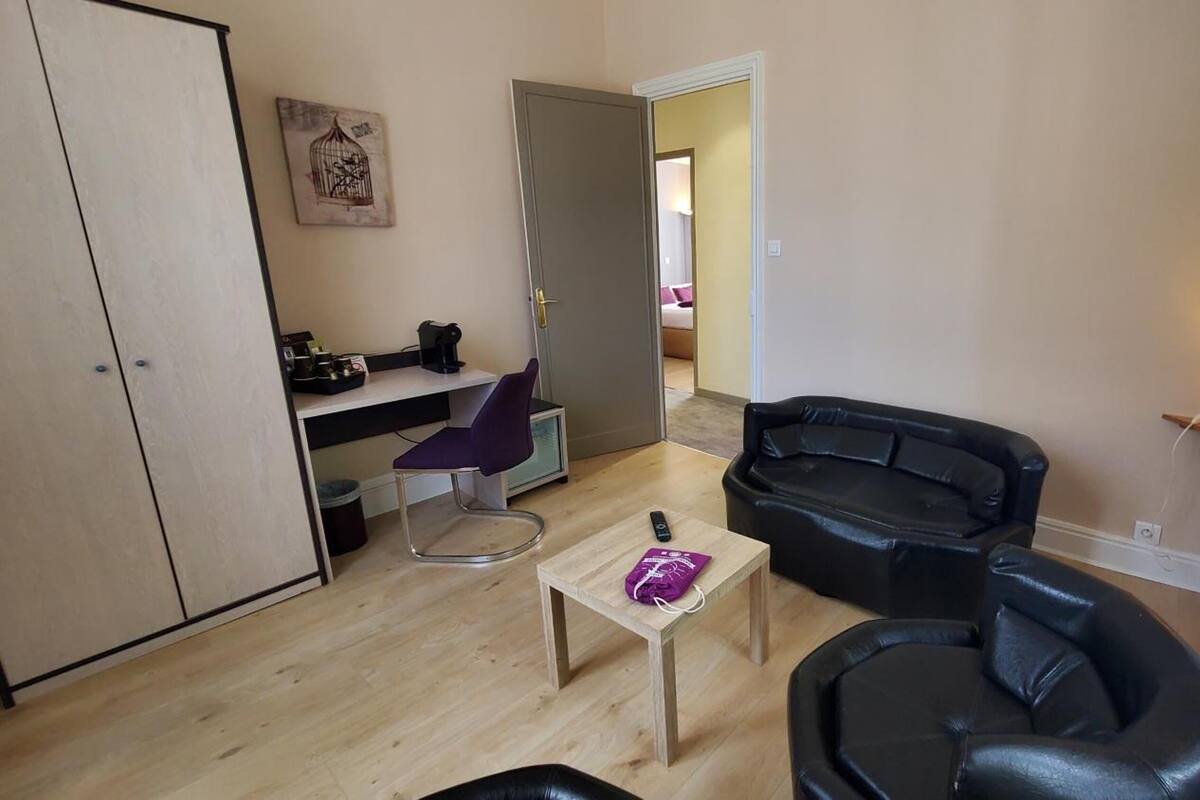 flat-screen tv, ping pong