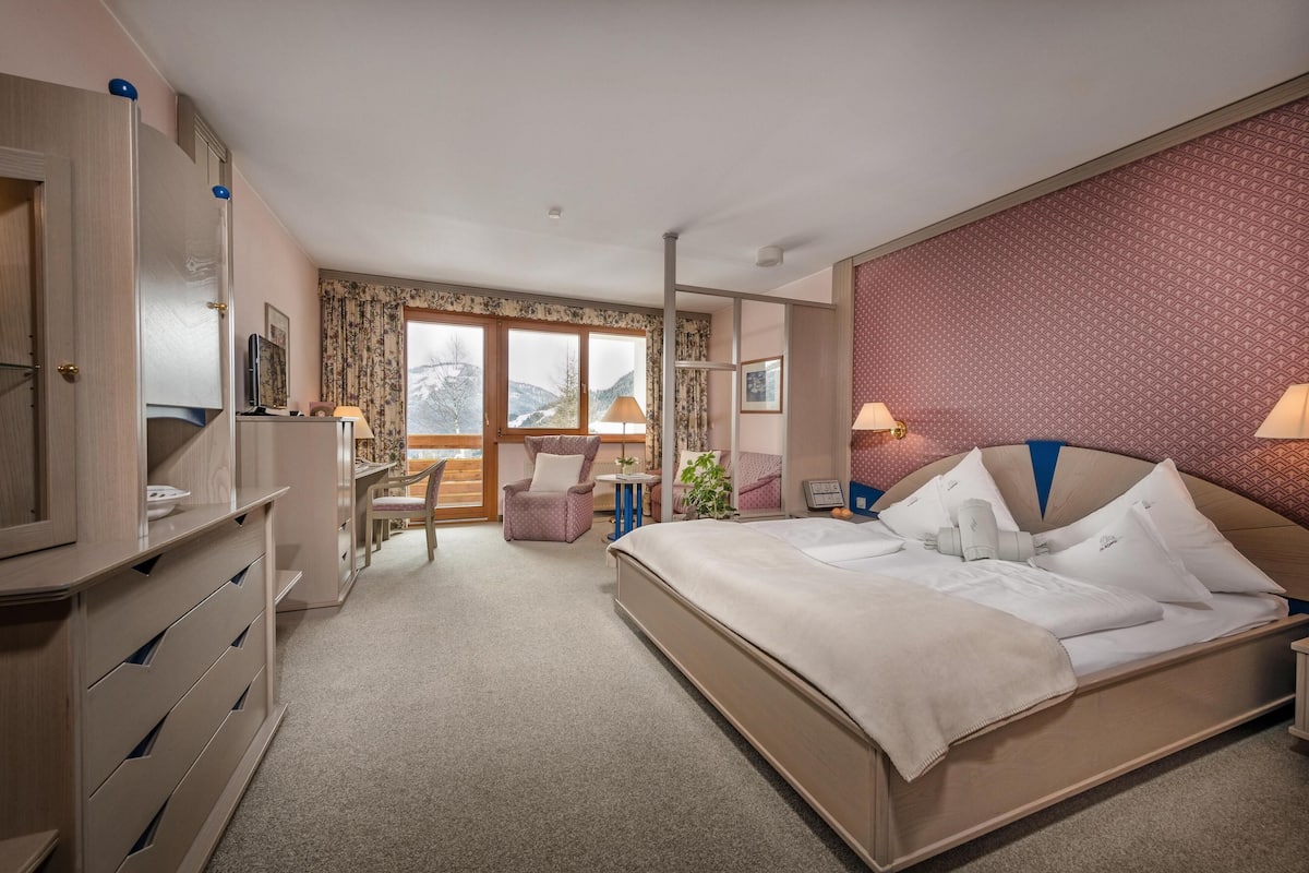 Literie hypoallergénique, couette en duvet d'oie, minibar