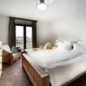 Individually decorated, individually furnished, blackout curtains - Auberge de Savoie (Moutiers)
