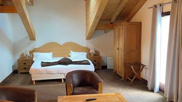 Junior Suite (Le Tremplin) | Individually decorated, individually furnished, blackout drapes