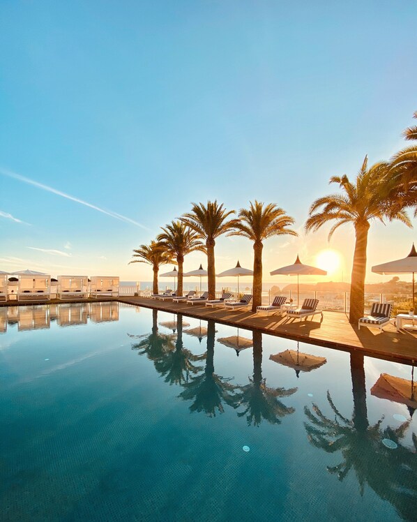 Seasonal outdoor pool, open 9:00 AM to 7:30 PM, pool umbrellas