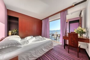Basic Suite, Balcony (Sea View) | Hypo-allergenic bedding, minibar, in-room safe, desk - Hotel Adriatic (Biograd na Moru)