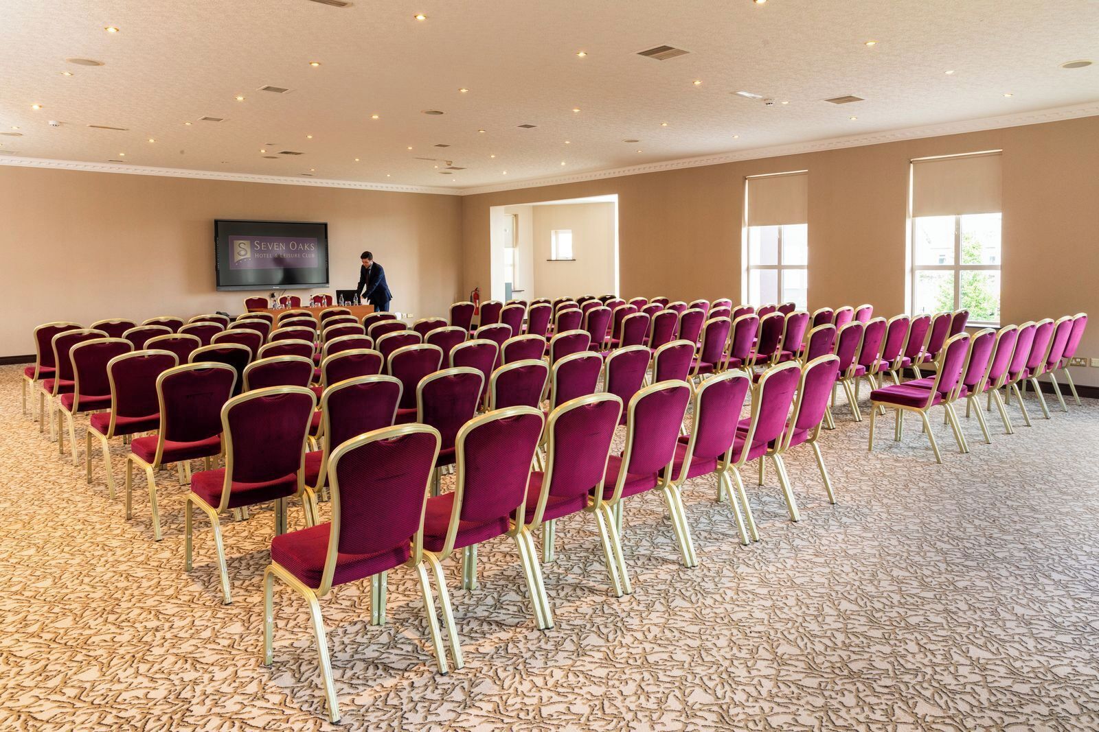 Photo - Seven Oaks Hotel