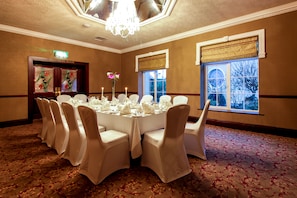 Breakfast, lunch, dinner served; international cuisine  - Seven Oaks Hotel (Carlow)