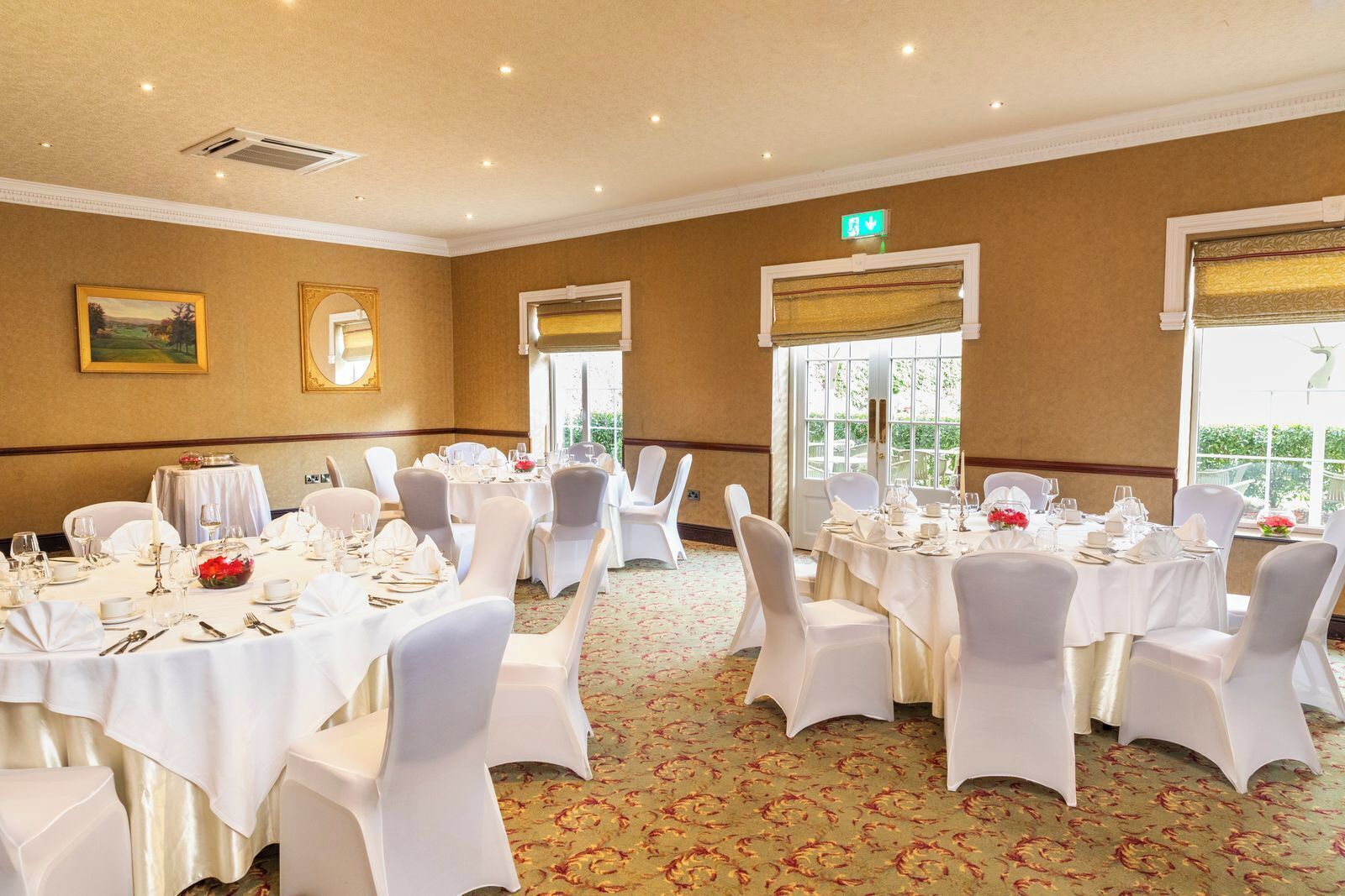 breakfast, lunch, dinner served; international cuisine